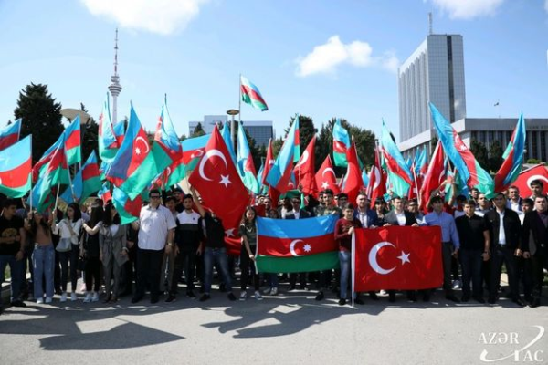 Gənclər təşkilatlarının nümayəndələri “Türk şəhidliyi” abidəsini ziyarət ediblər - FOTO